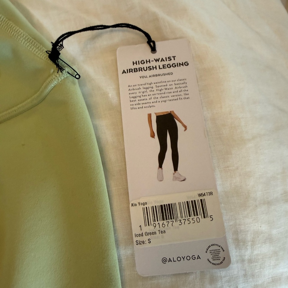 ALO Yoga High-Waist Airbrush Legging in Iced Green Tea